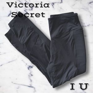 Victoria's Secret leggings in black with ribbing and side pockets-S
